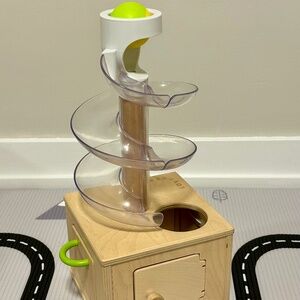 Lovevery Slide and seek ball run - babbler kit